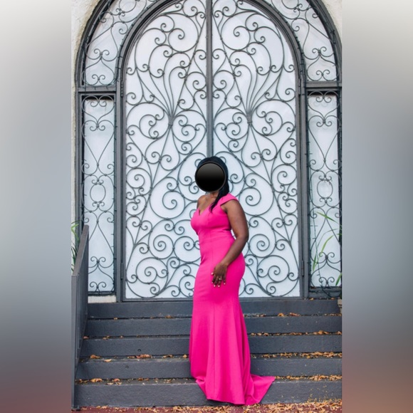 Betsy & Adam One Shoulder Gown - Picture 4 of 4